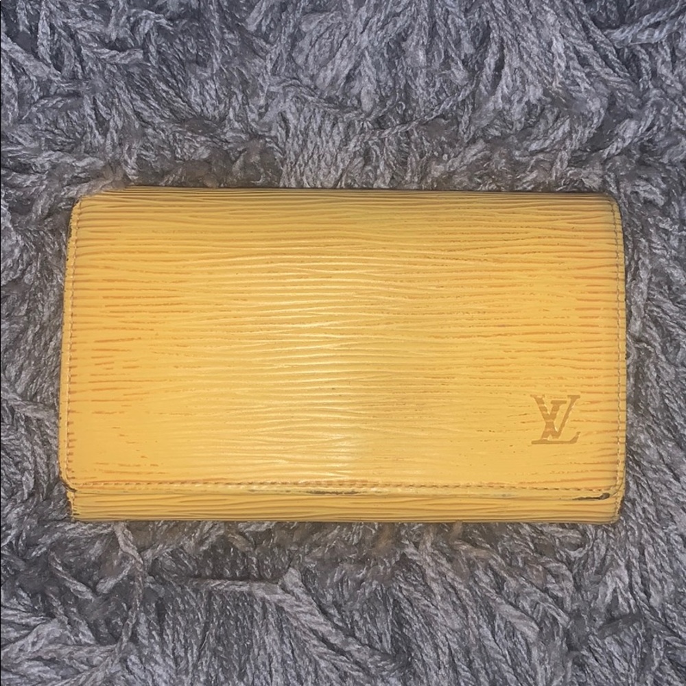 Authentic Vintage Louis Vuitton Epi Wallet🖤